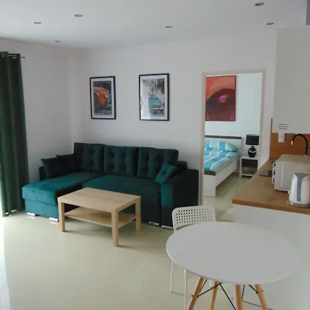 Ξενοδοχείο με διαμερίσματα Monik 3*